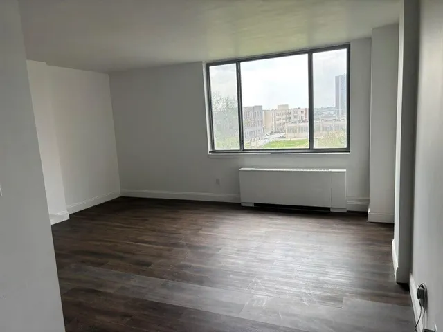 $1,300 | 600 East 8th Street, Kansas City, MO 64106