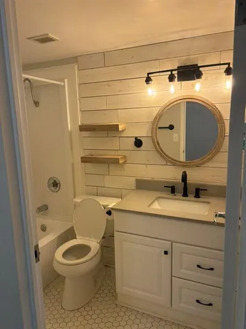 $1,300 | 600 East 8th Street, Kansas City, MO 64106