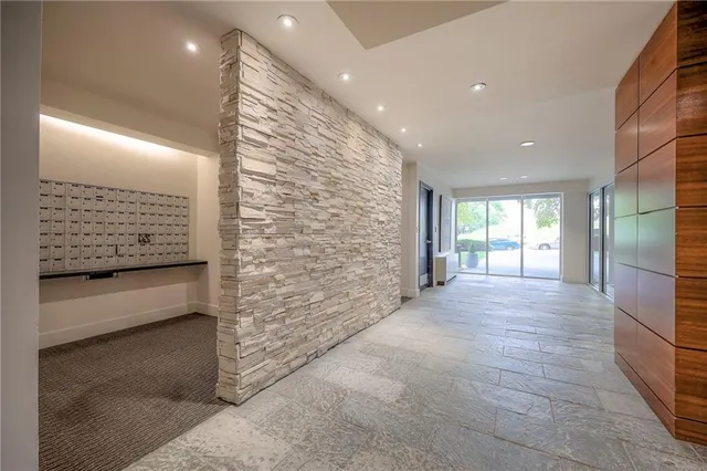 $1,300 | 600 East 8th Street, Kansas City, MO 64106