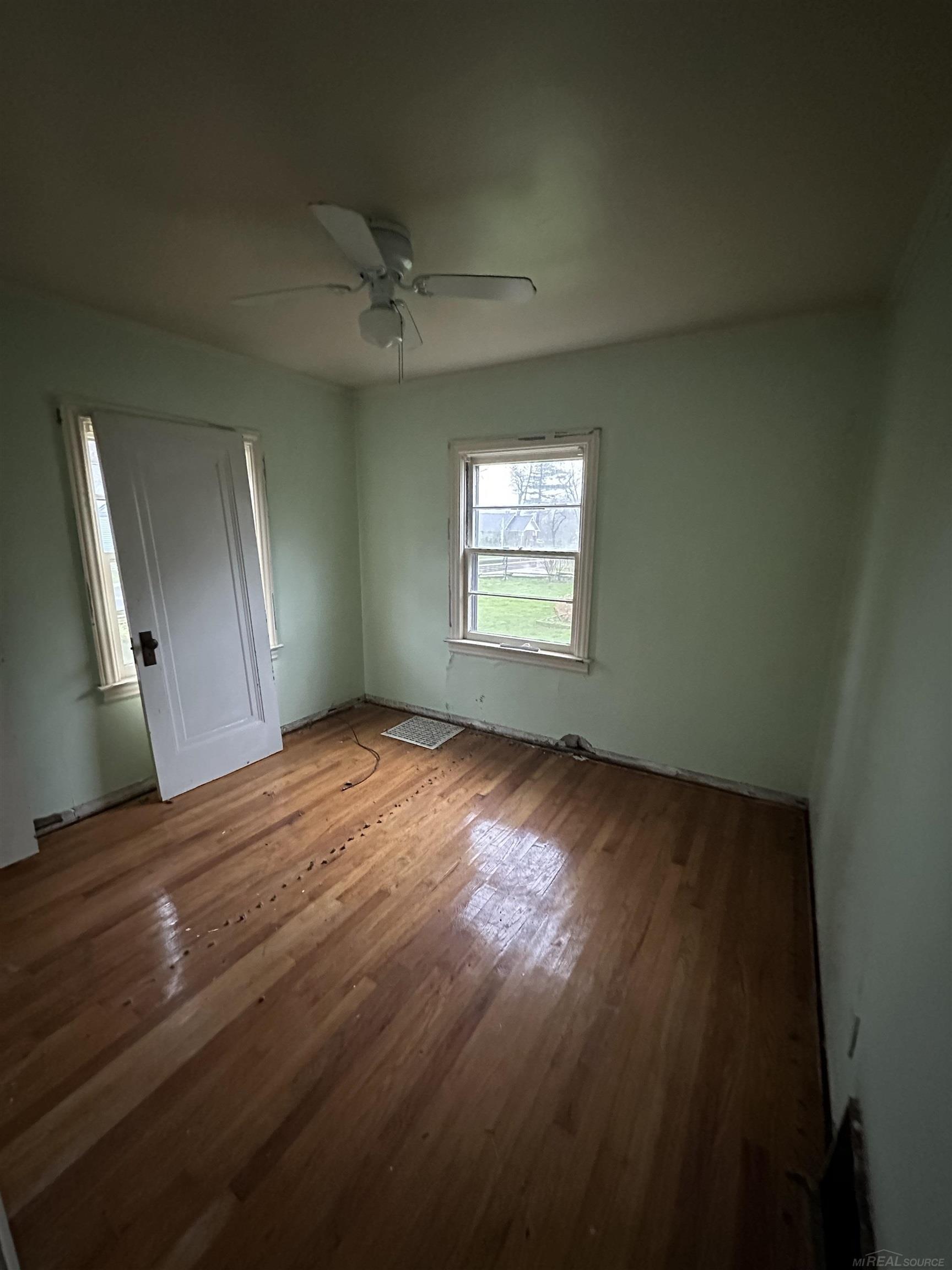 1287 Rochester Road Leonard, MI 48367 - Photo 11 of 15 50138407-39665981-02cf-415c-a316-1b932fb5eb40.JPG