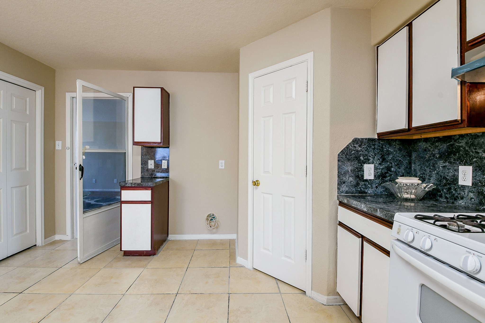 5818 Turmeric Drive Baytown, TX 77521 - Photo 24 of 50 a kitchen with a stove and a refrigerator