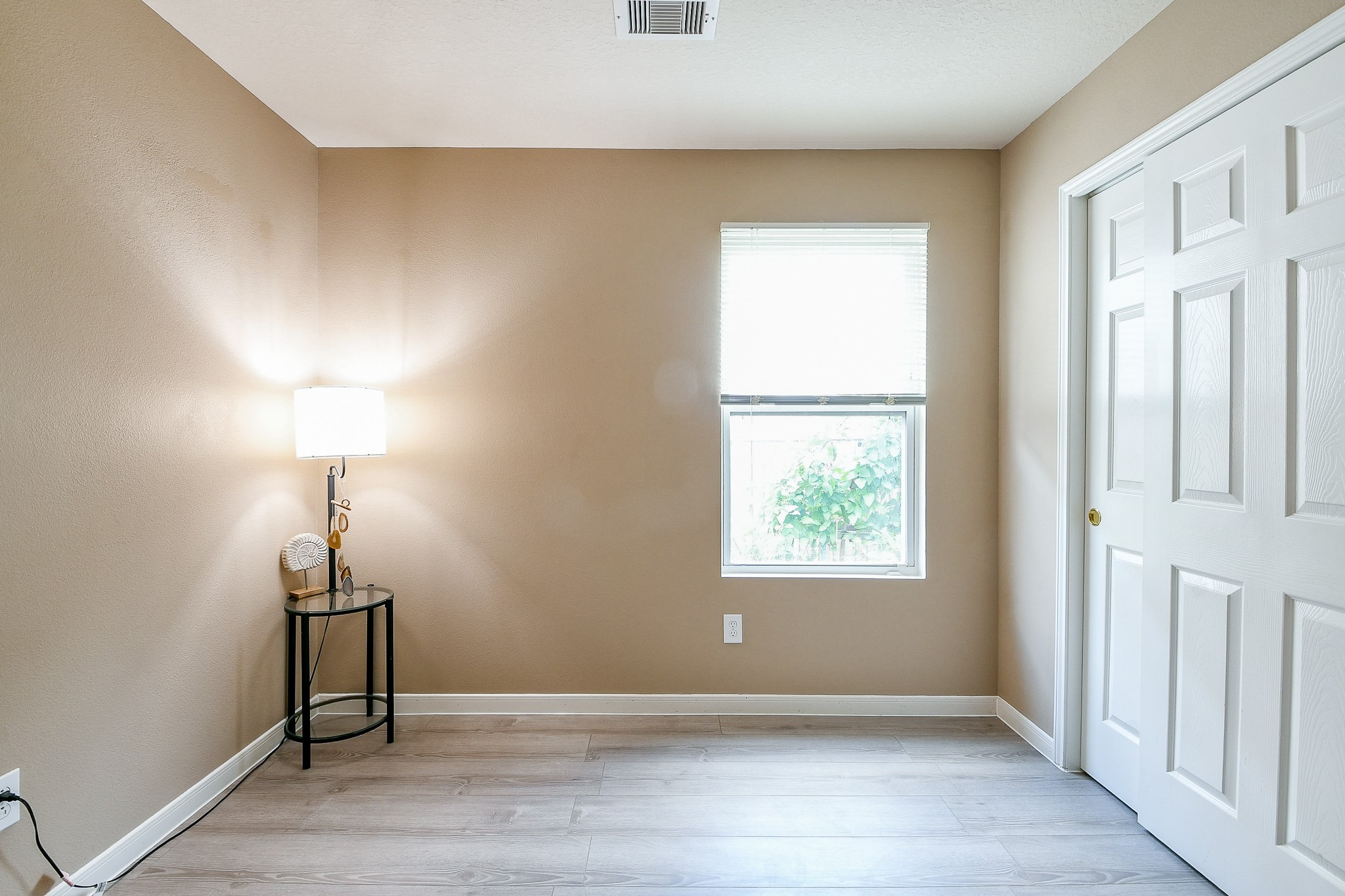 5818 Turmeric Drive Baytown, TX 77521 - Photo 34 of 50 an empty room with windows