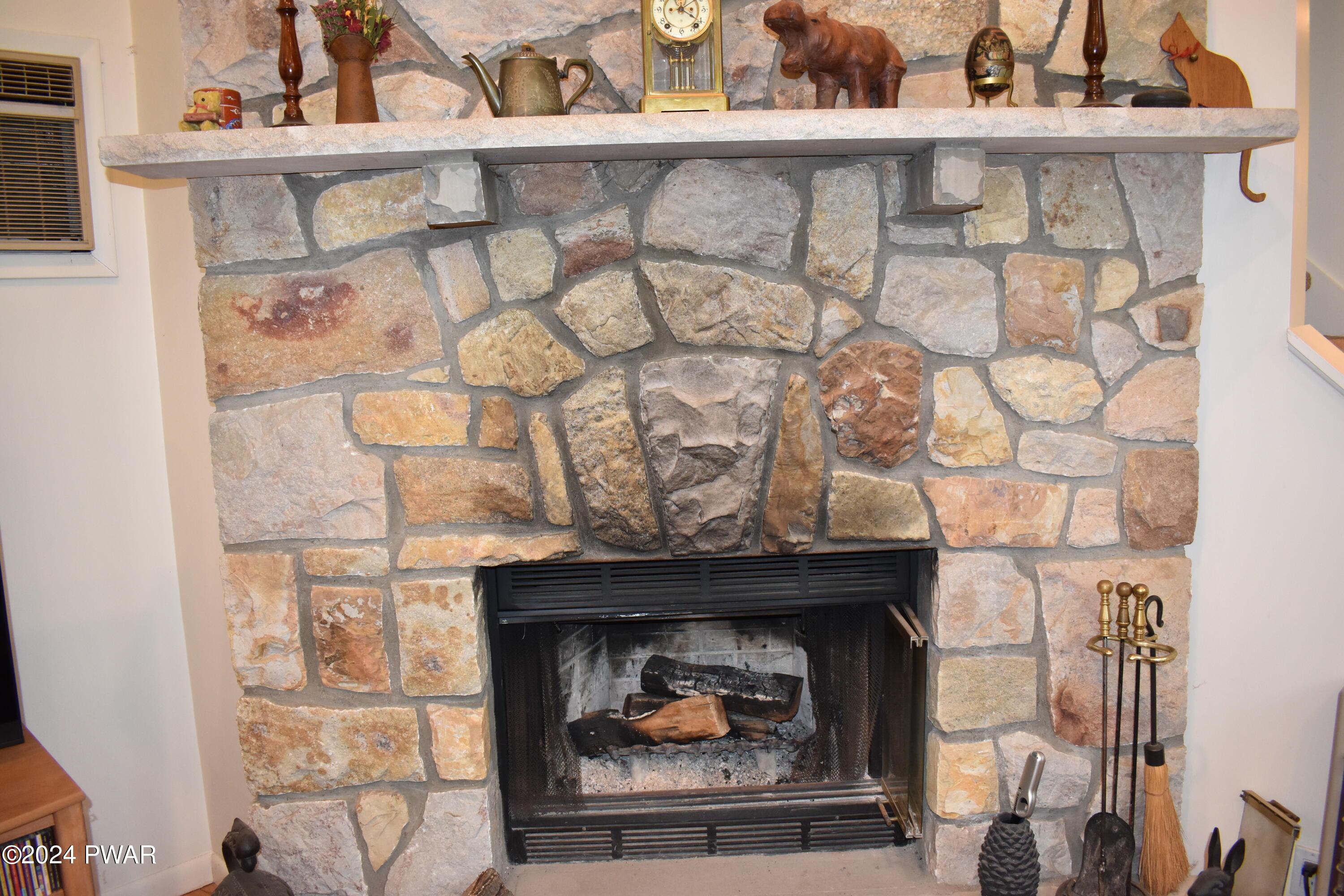 115 Rodeo Lane Hawley, PA 18428 - Photo 9 of 38 a room with a fireplace