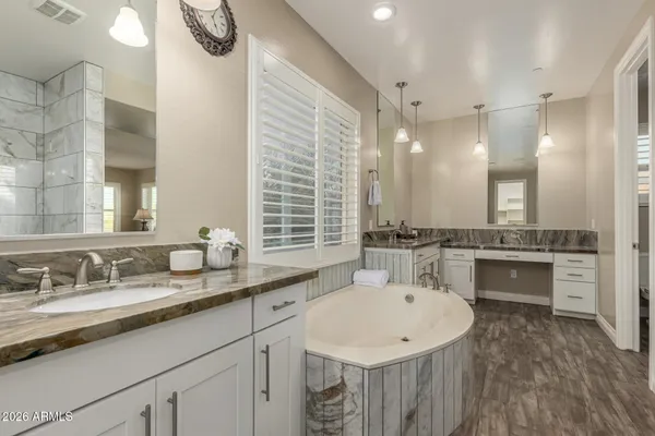 $1,399,000 | 3022 East Wildhorse Drive, Gilbert, AZ 85297