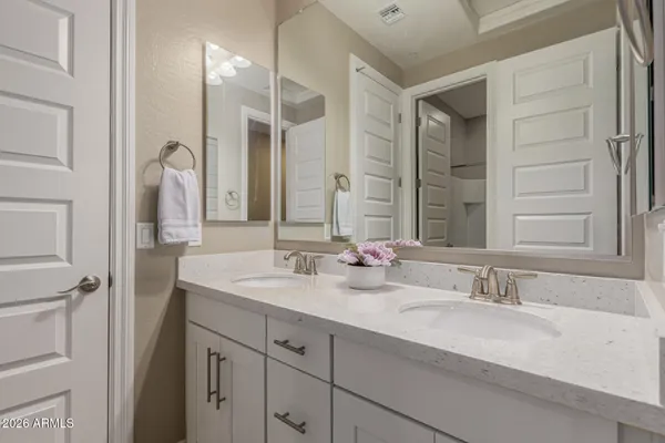 $1,399,000 | 3022 East Wildhorse Drive, Gilbert, AZ 85297