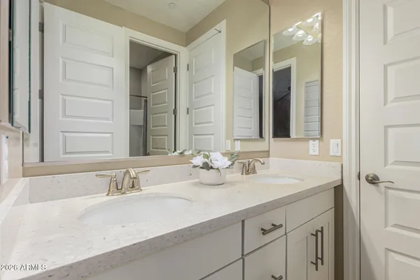 $1,399,000 | 3022 East Wildhorse Drive, Gilbert, AZ 85297