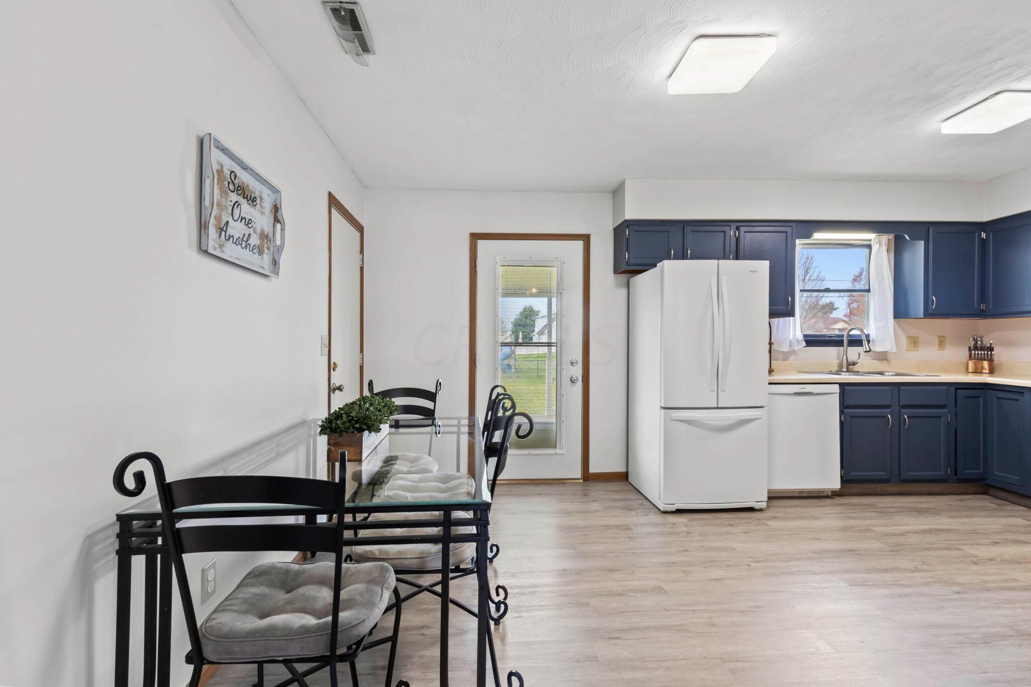 500 Goose Pond Road Newark, OH 43055 - Photo 5 of 20 Kitchen