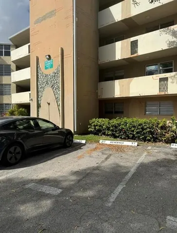 a view of a back yard of the house