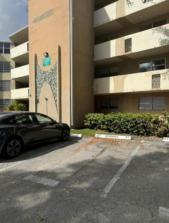 1710 Northeast 191st Street, Unit 4123 Miami, FL 33179 - Photo 2 of 17 a view of a back yard of the house