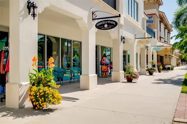 $949,900 | 10742 Ironbridge Drive, Venice, FL 34293