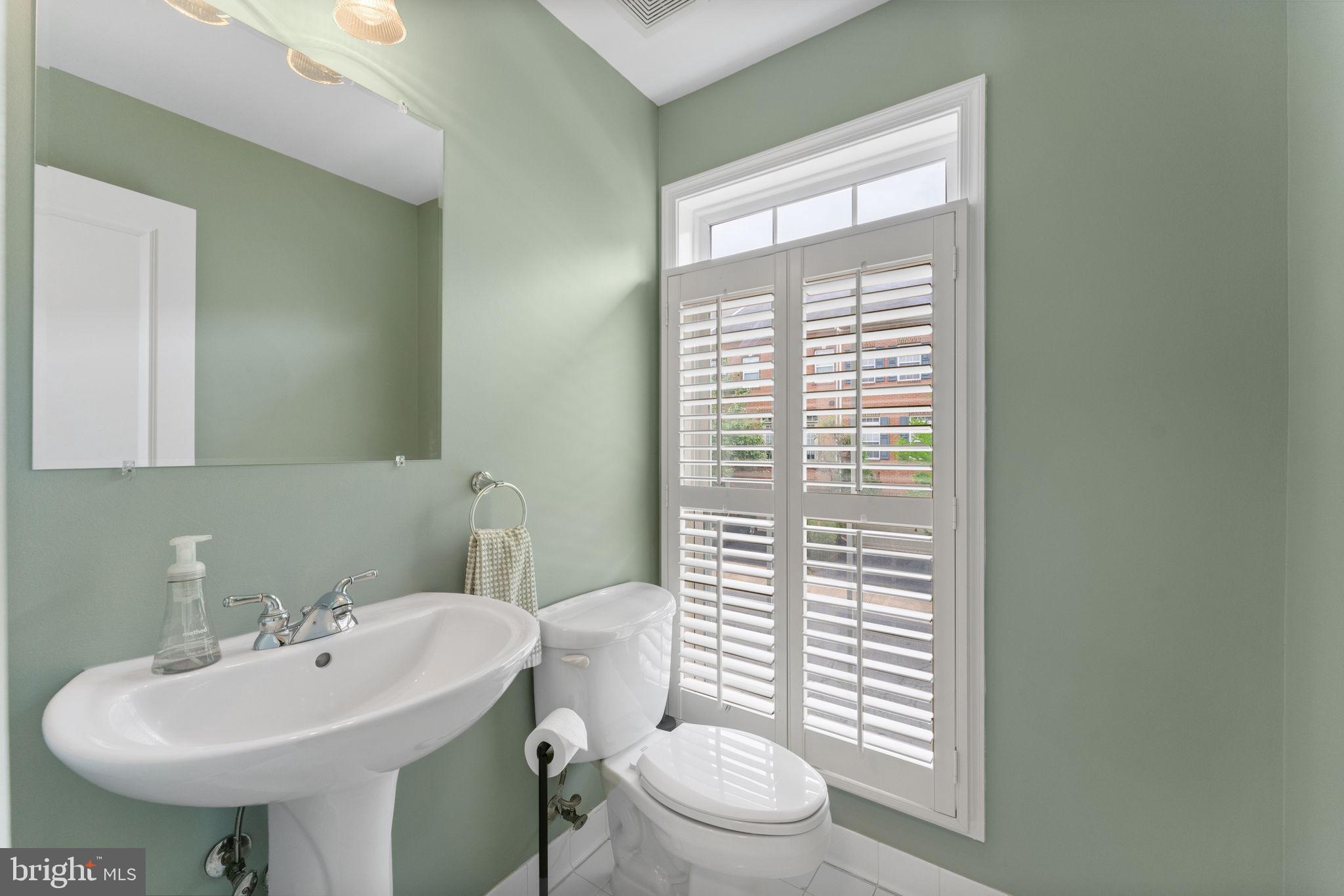 7366 Stream Bluff Way Springfield, VA 22153 - Photo 27 of 46 Upper level full bath