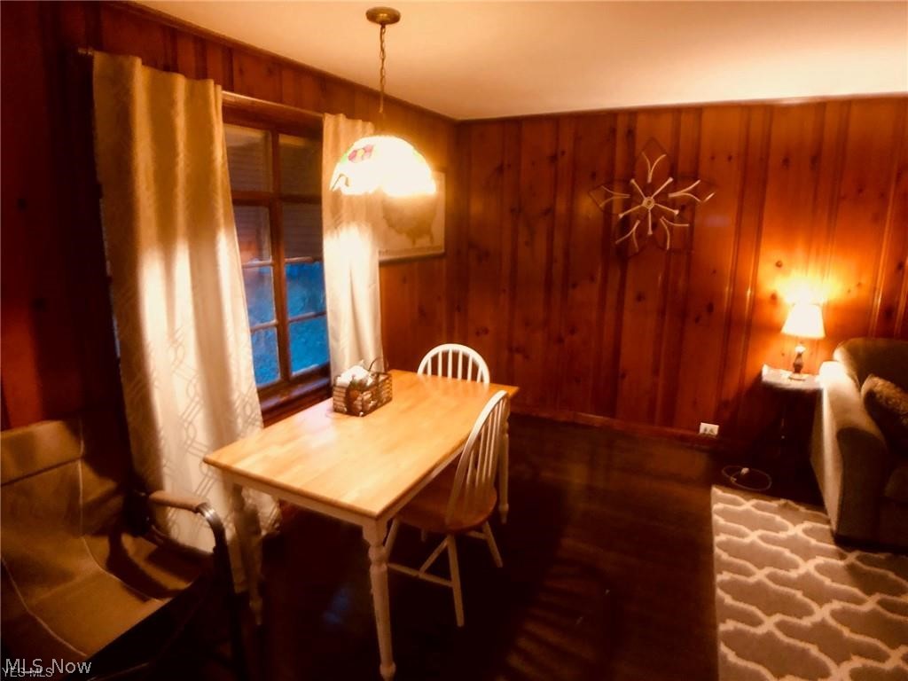 1104 South Green Road Cleveland, OH 44121 - Photo 4 of 18