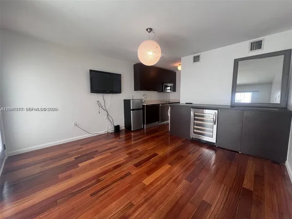$1,800 | 1550 Pennsylvania Avenue, Unit 126, Miami Beach, FL 33139