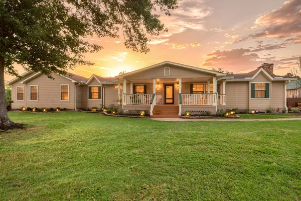 $1,100,000 | 103 Roundabout Lane, Huntsville, TX 77320