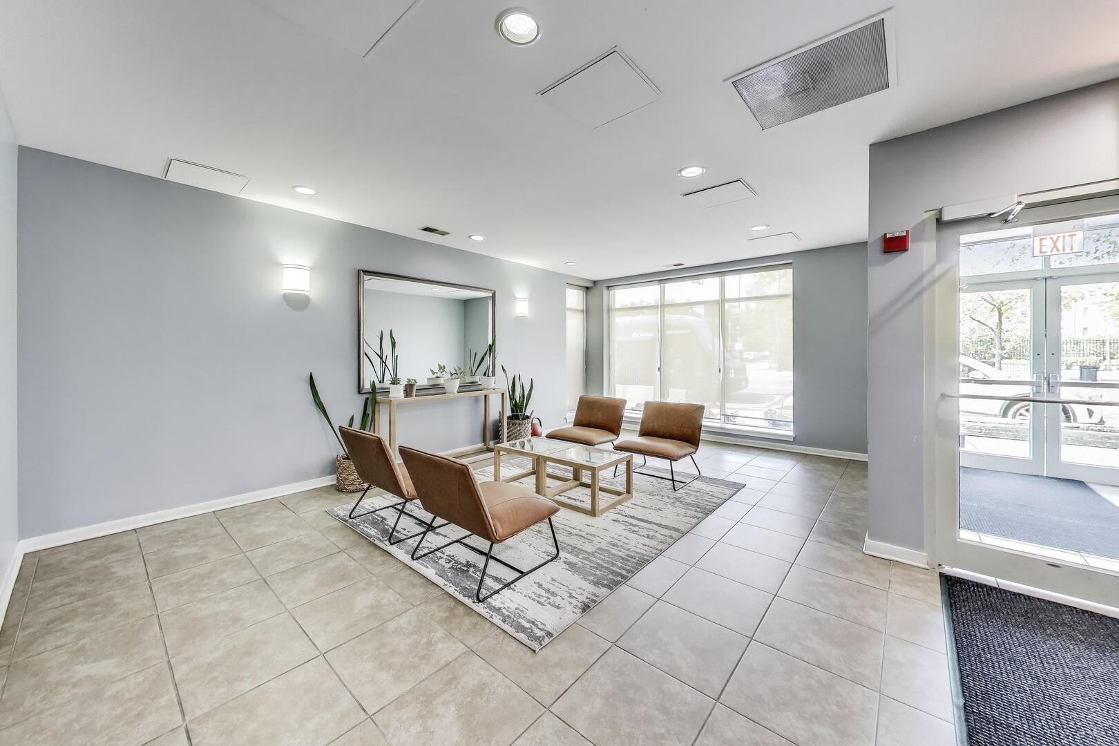 1155 West Roosevelt Road, Unit 412 Chicago, IL 60608 - Photo 4 of 31