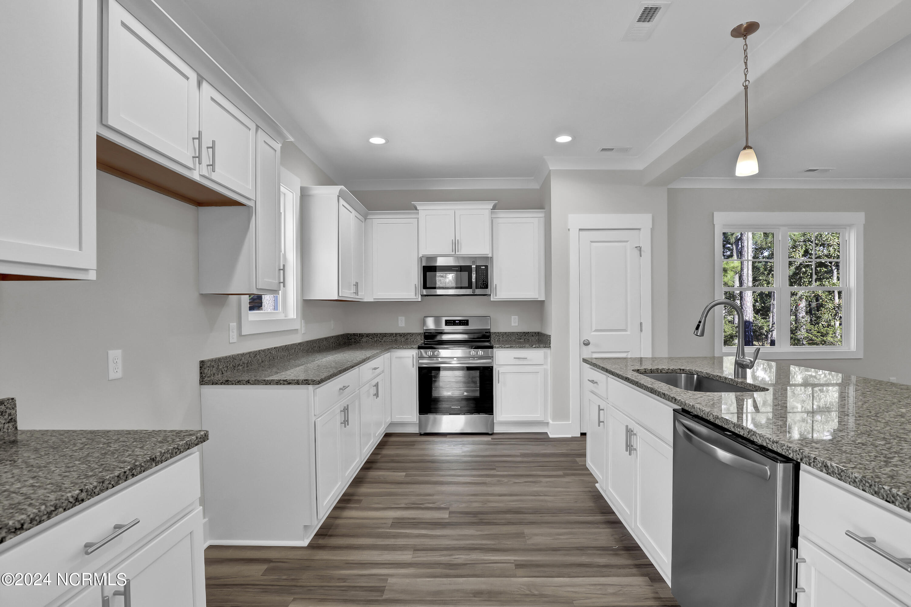 112 Watts Landing Road Hampstead, NC 28443 - Photo 2 of 9 6G8A1683