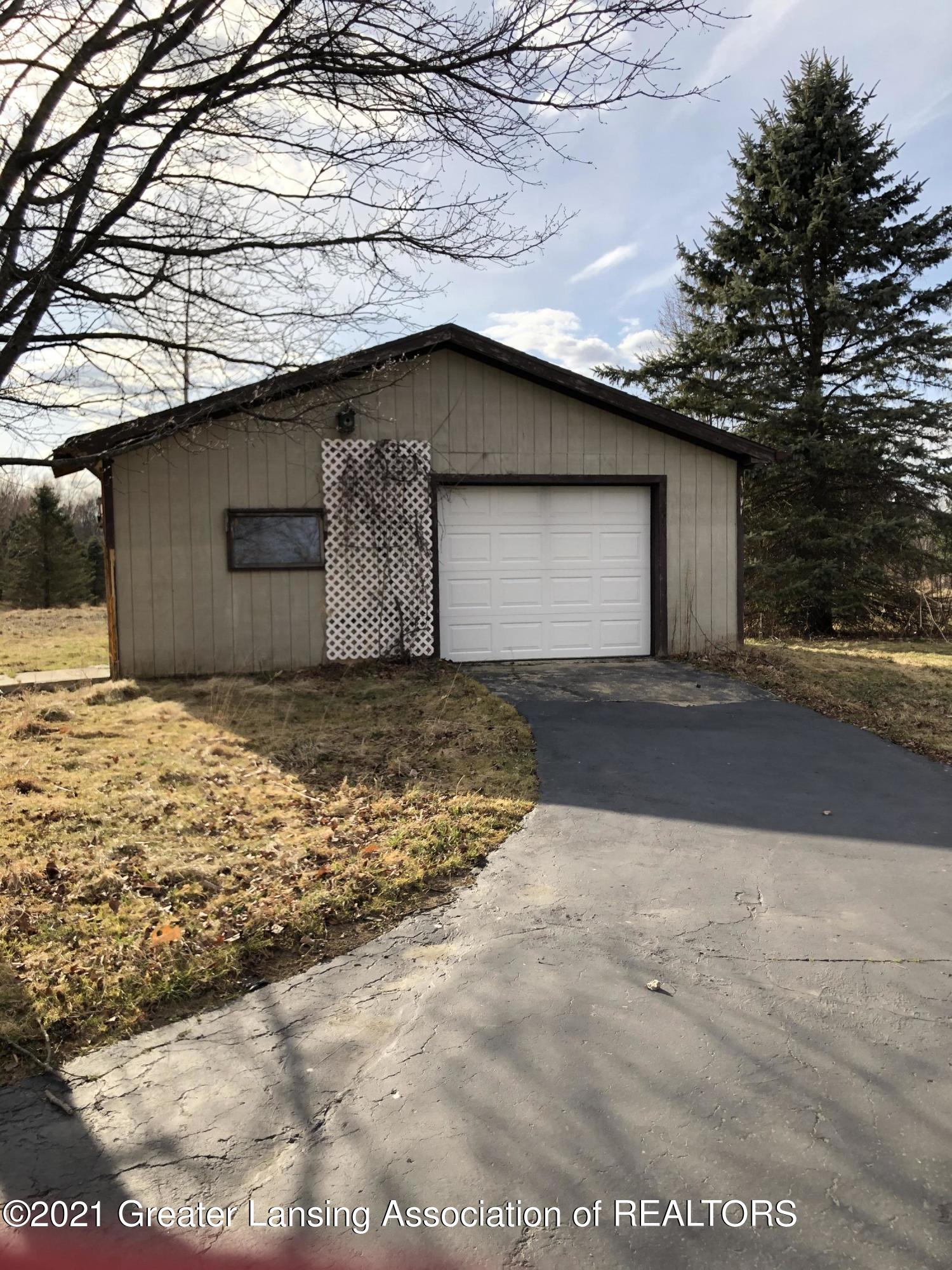 4676 Williamston Road Stockbridge, MI 49285 - Photo 9 of 19 Front of garage view from distance