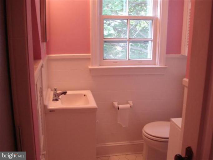 301 Dunkirk Road Baltimore, MD 21212 - Photo 2 of 6 Bath #1