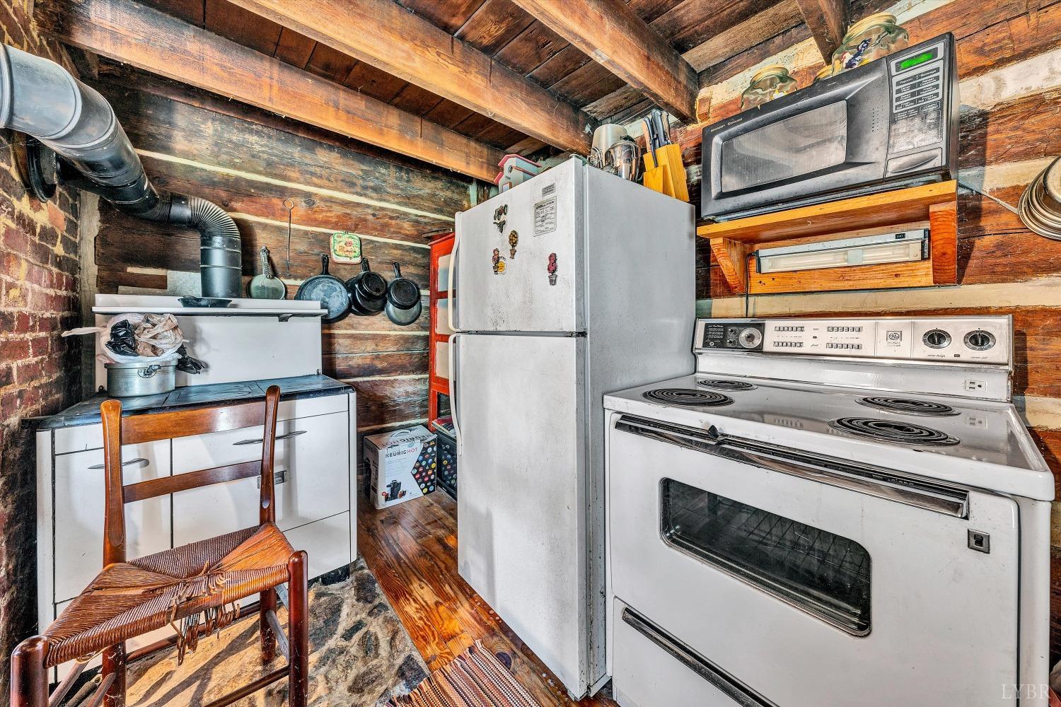 1155 Gaston Road Vinton, VA 24179 - Photo 11 of 32