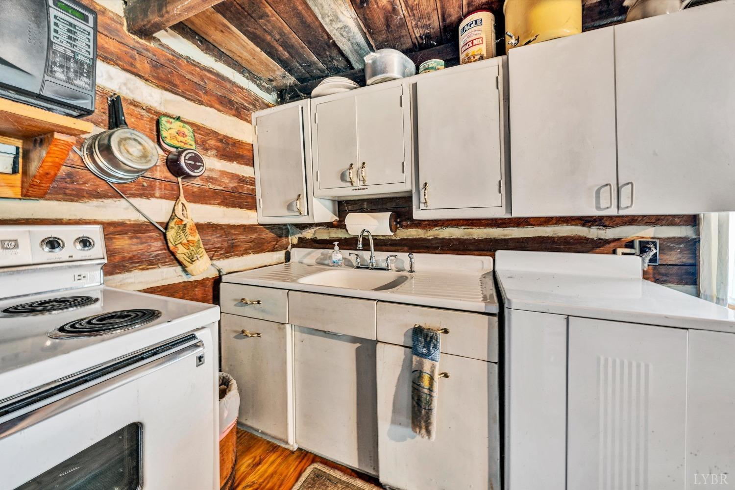 1155 Gaston Road Vinton, VA 24179 - Photo 12 of 32