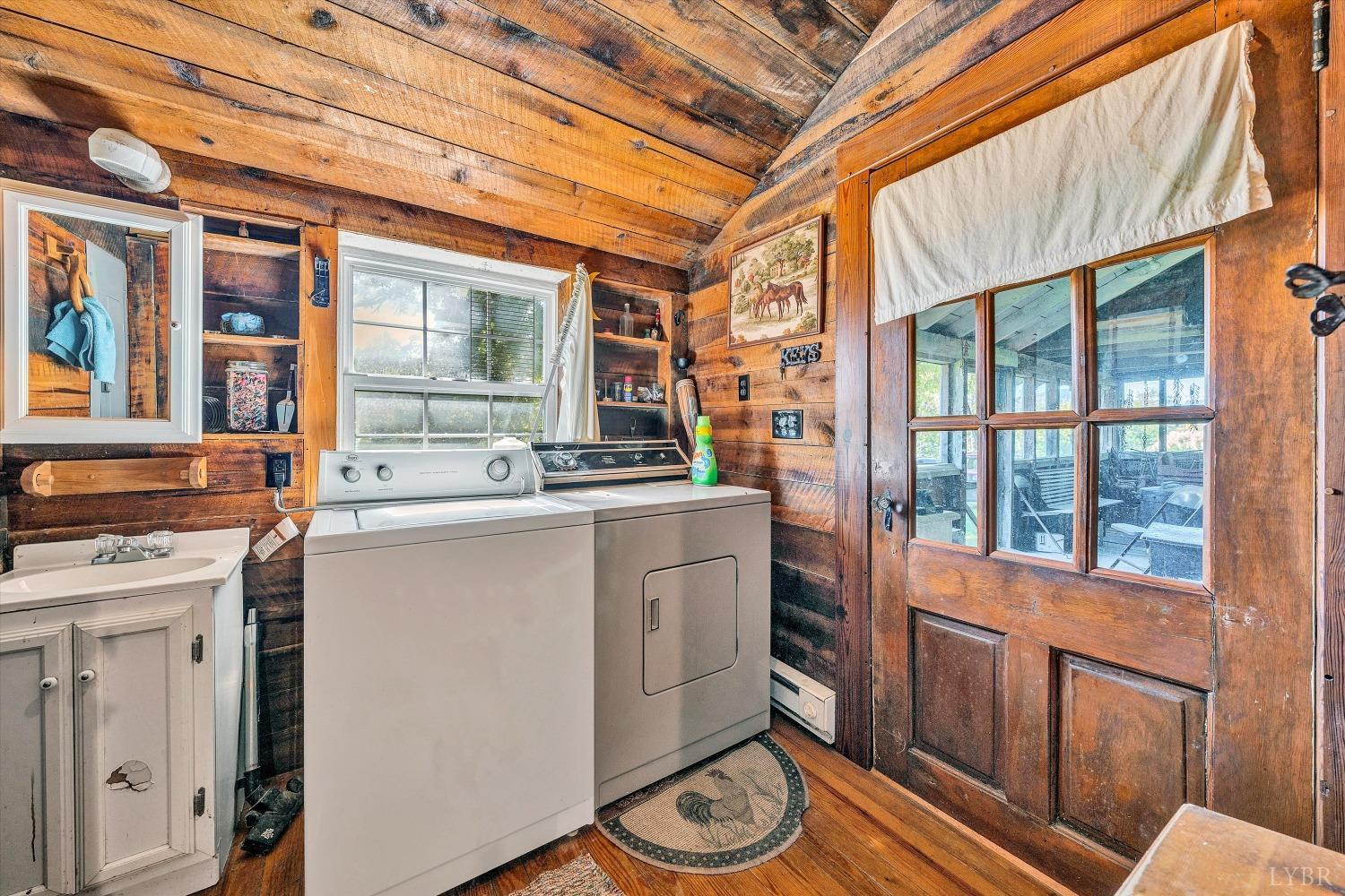 1155 Gaston Road Vinton, VA 24179 - Photo 13 of 32