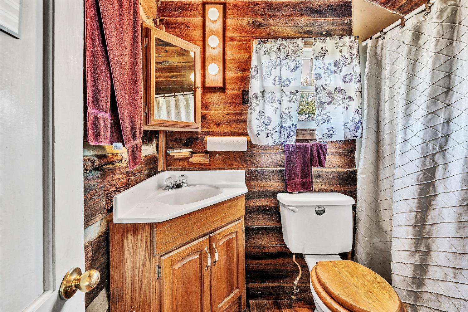 1155 Gaston Road Vinton, VA 24179 - Photo 14 of 32