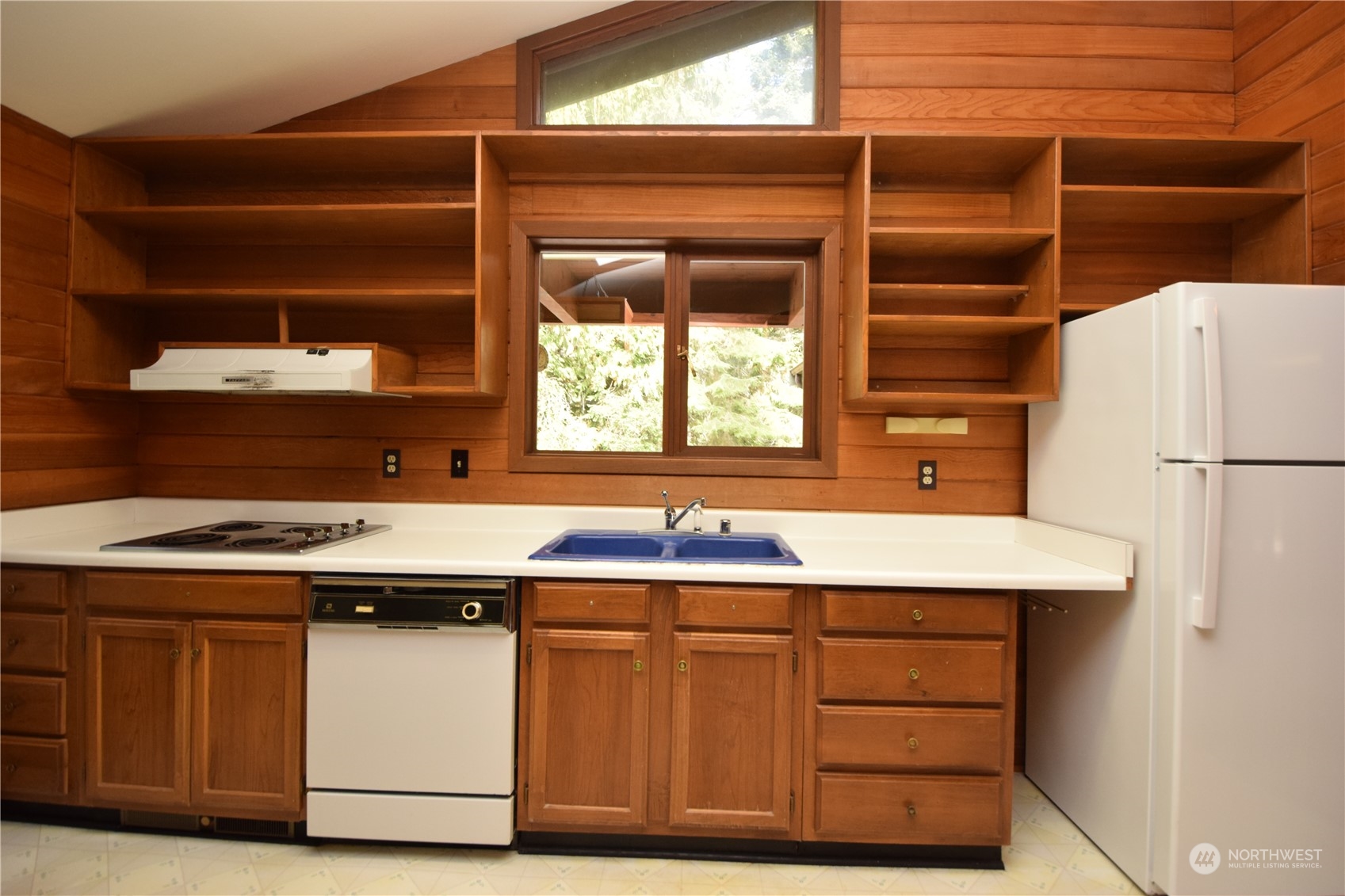 688 Gellor Road Port Angeles, WA 98362 - Photo 8 of 31 Gallery Image 8
