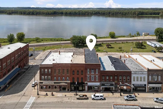 a picture of a city view with sitting space