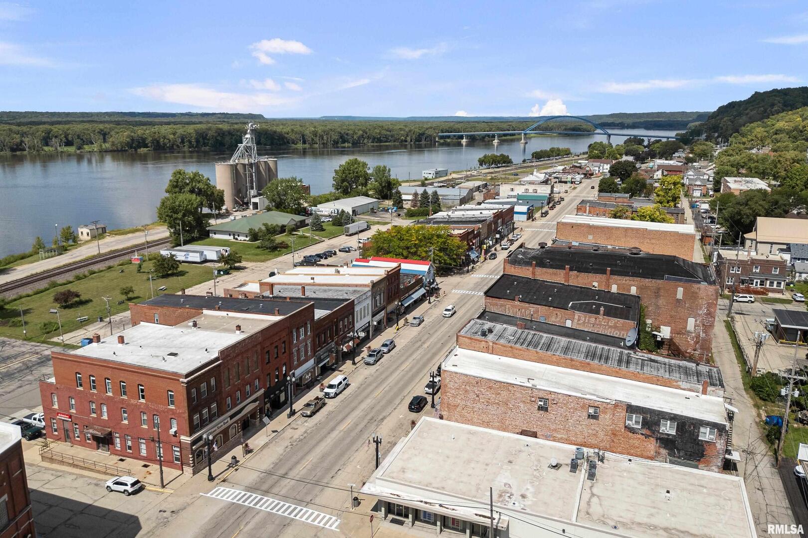 309 Main Street Savanna, IL 61074 - Photo 3 of 58 a picture of a city view with sitting space