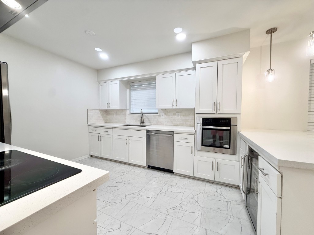 5470 Ariel Street Houston, TX 77096 - Photo 10 of 24