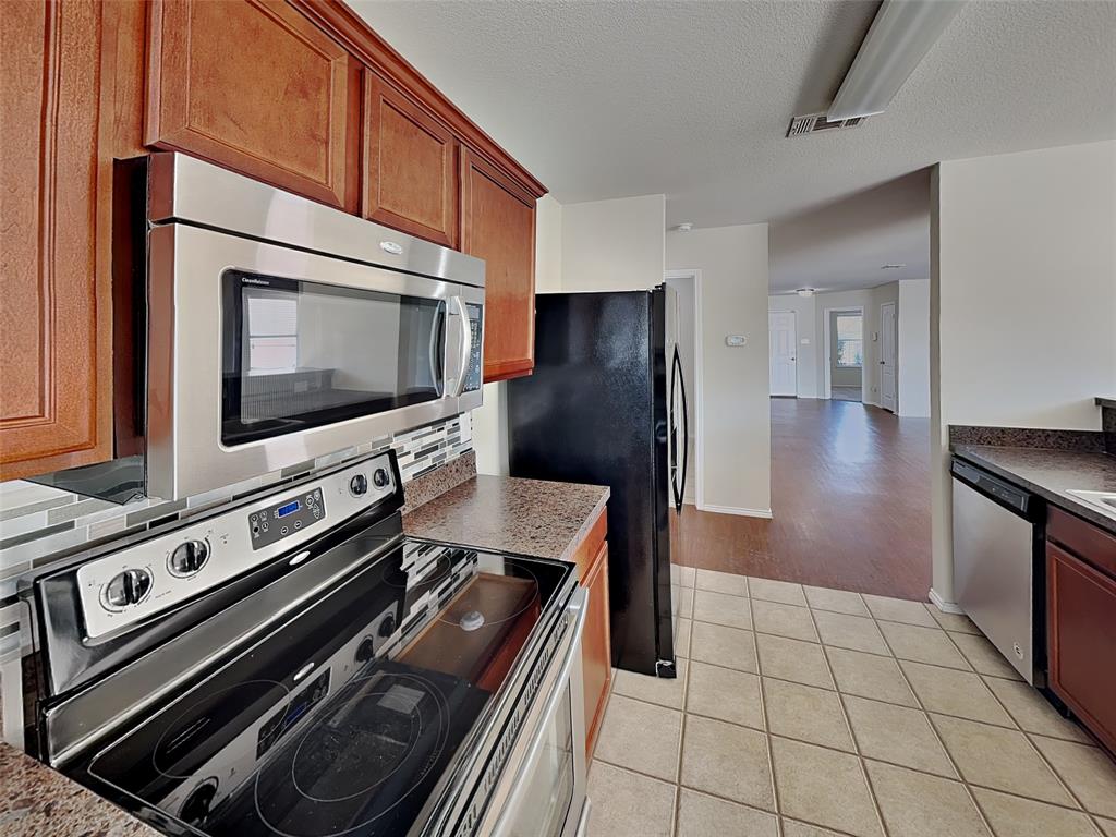 201 Dakota Ridge Drive Fort Worth, TX 76134 - Photo 5 of 17