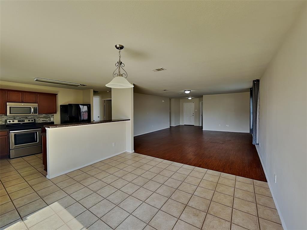 201 Dakota Ridge Drive Fort Worth, TX 76134 - Photo 6 of 17