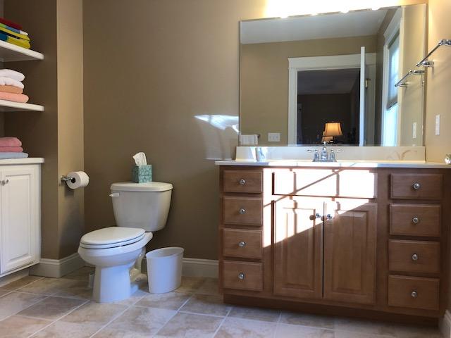 41 Sand Point Lane, Unit 41 Cumberland Foreside, ME 04110 - Photo 12 of 20 41 sandpoint bath2