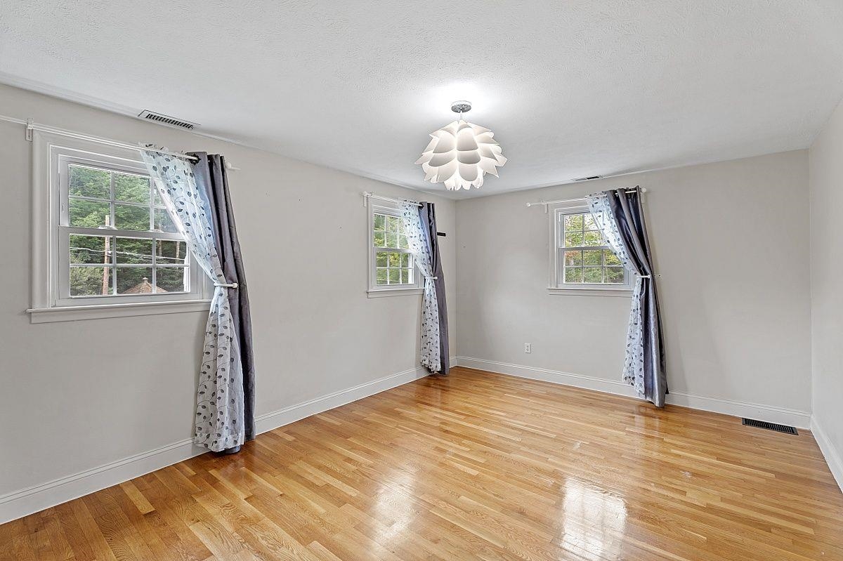 7 Vassar Drive Pelham, NH 03076 - Photo 17 of 38