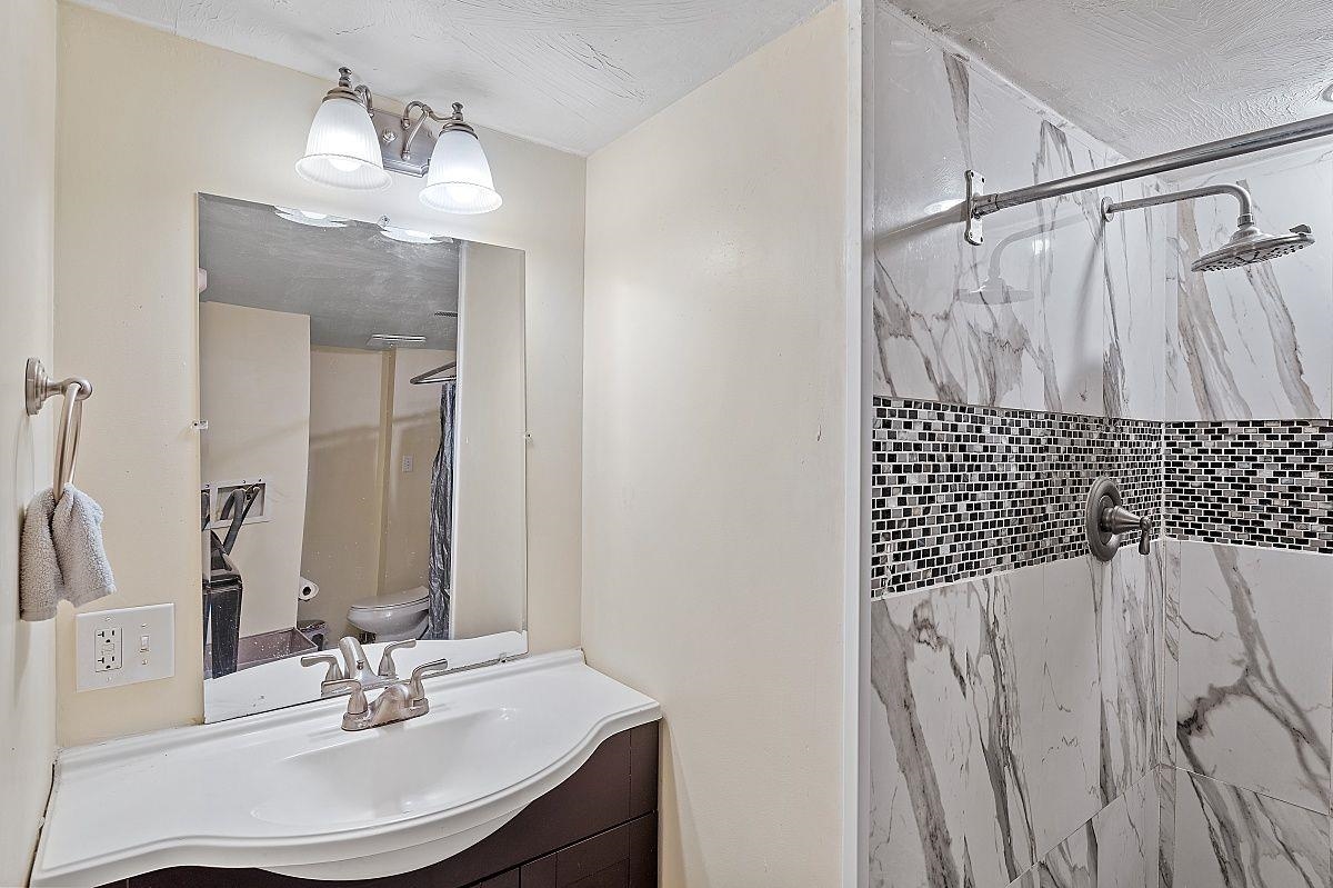 7 Vassar Drive Pelham, NH 03076 - Photo 18 of 38