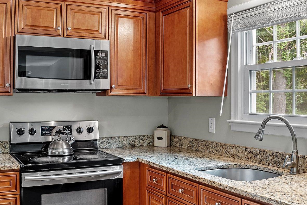 7 Vassar Drive Pelham, NH 03076 - Photo 4 of 38