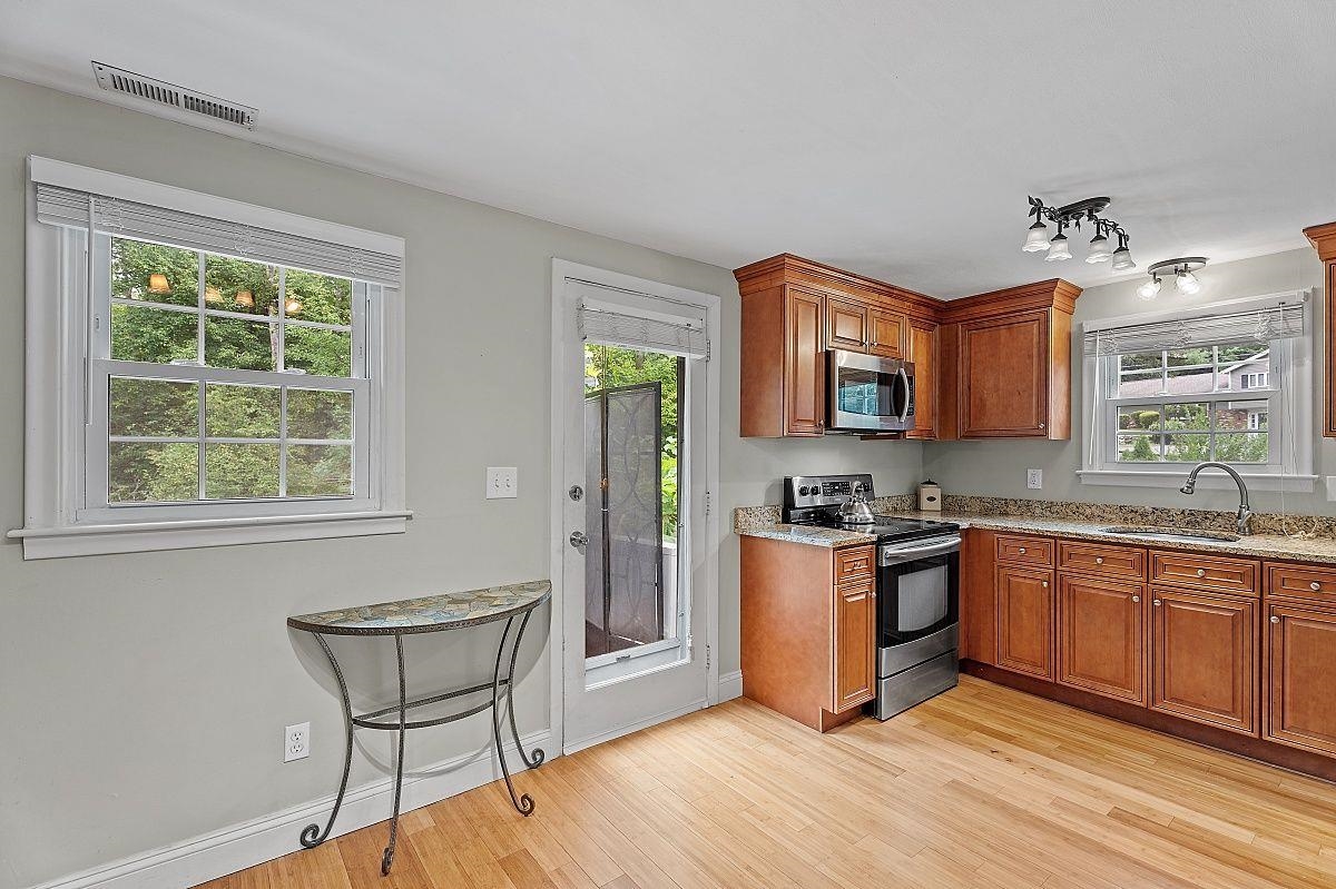 7 Vassar Drive Pelham, NH 03076 - Photo 6 of 38