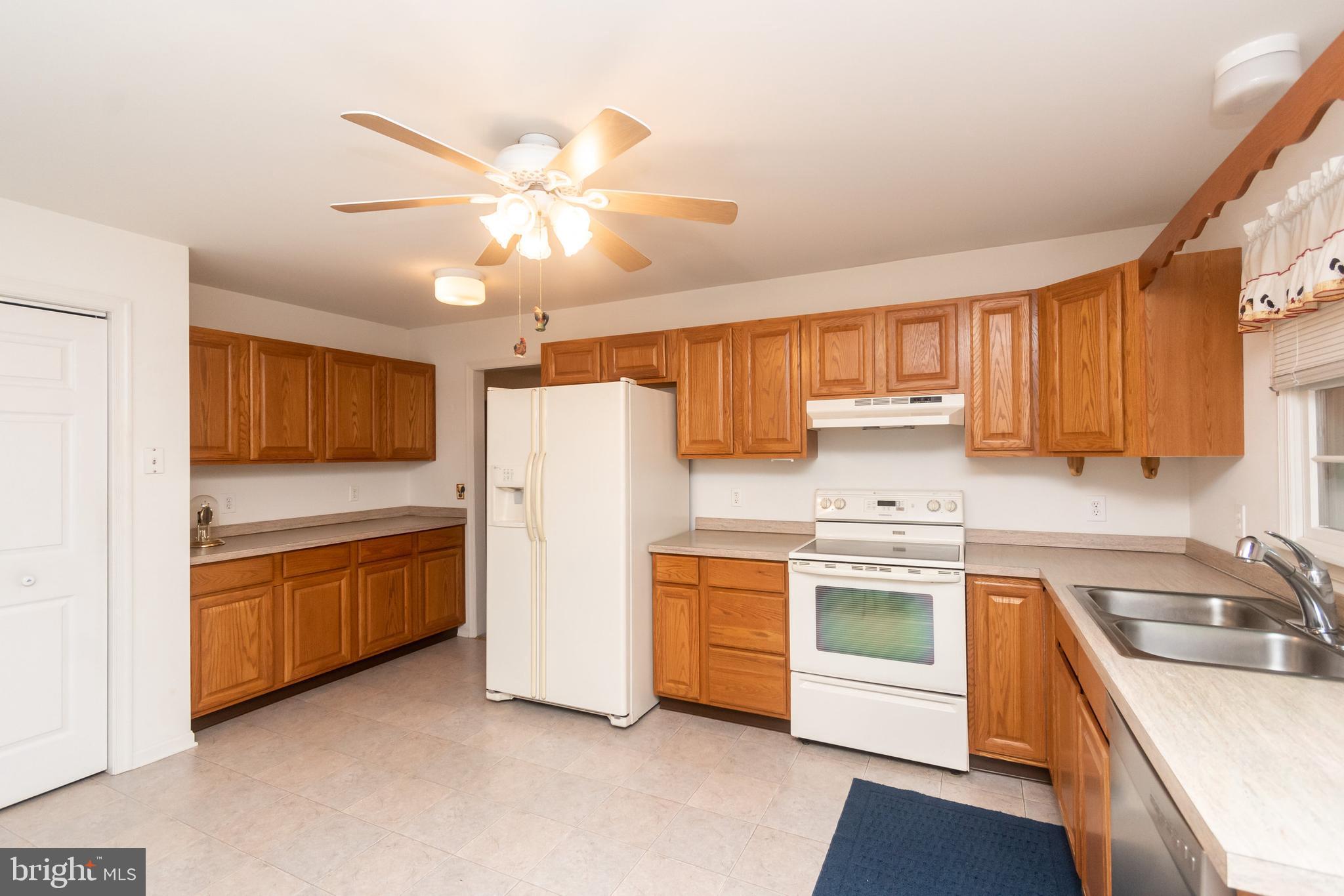 101 Duke Drive Bear, DE 19701 - Photo 4 of 33 Open to FamilyRm