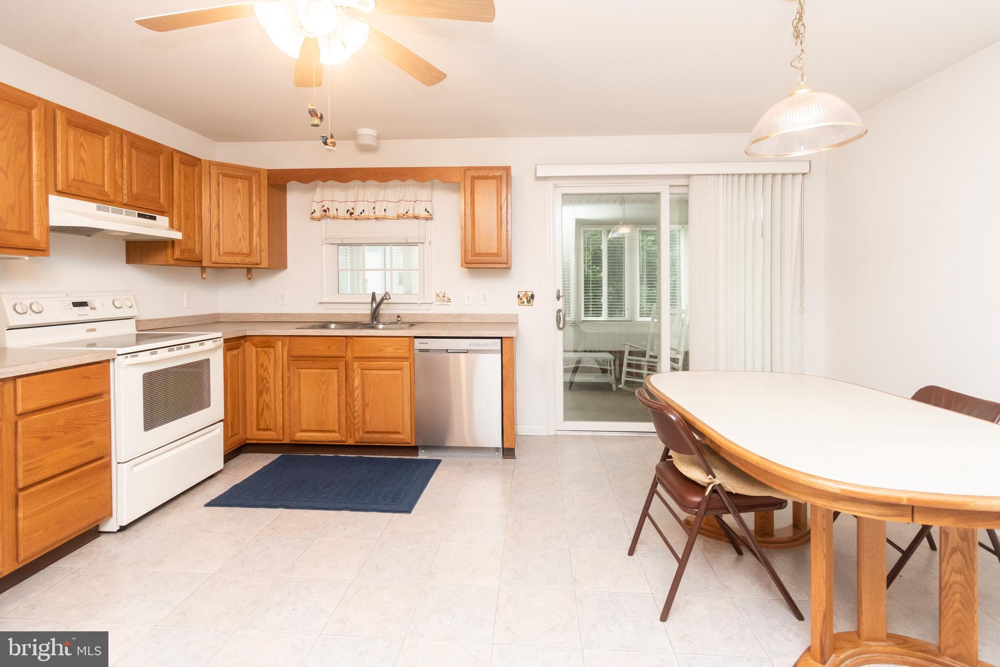 101 Duke Drive Bear, DE 19701 - Photo 8 of 33 Open to Sunroom