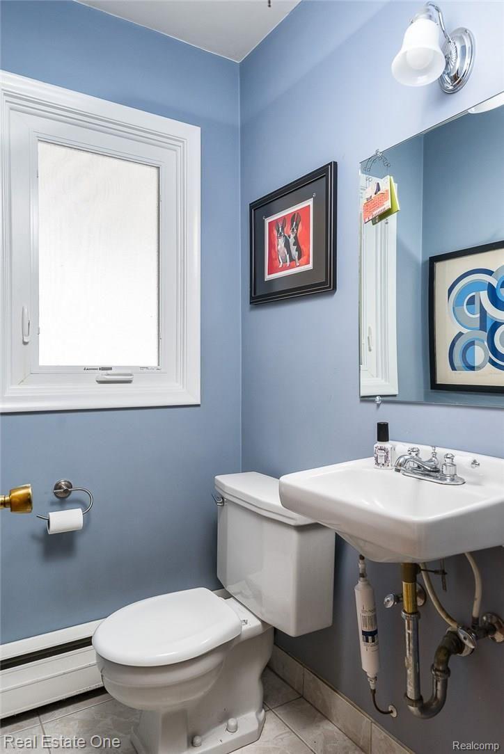 190 Wendelton Road Troy, MI 48084 - Photo 11 of 16 3c powder room 190 Wendelton, Troy MI, Koteles, 02-09-18-1014-Edit.jpg