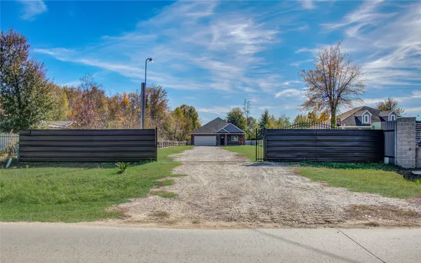 $1,750 | 898 Road 3556, Cleveland, TX 77327