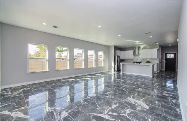 $1,750 | 898 Road 3556, Cleveland, TX 77327