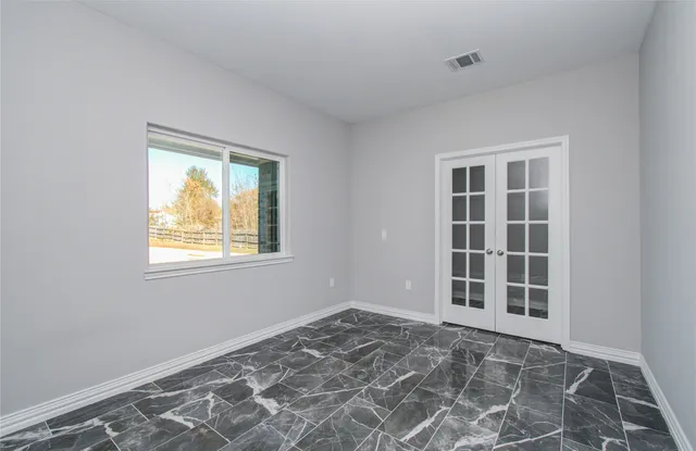 $1,750 | 898 Road 3556, Cleveland, TX 77327