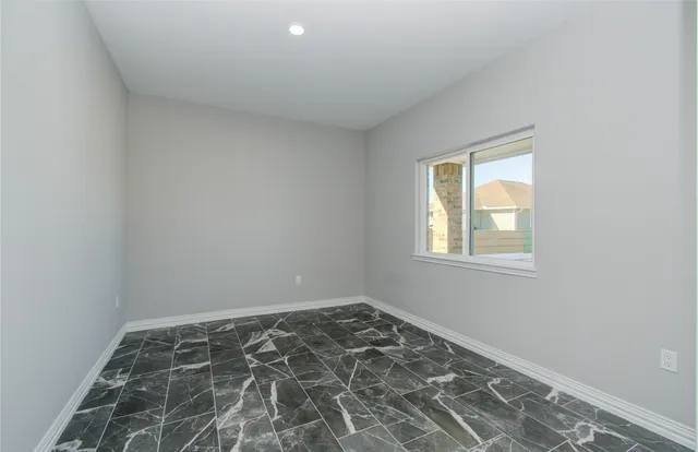 $1,750 | 898 Road 3556, Cleveland, TX 77327