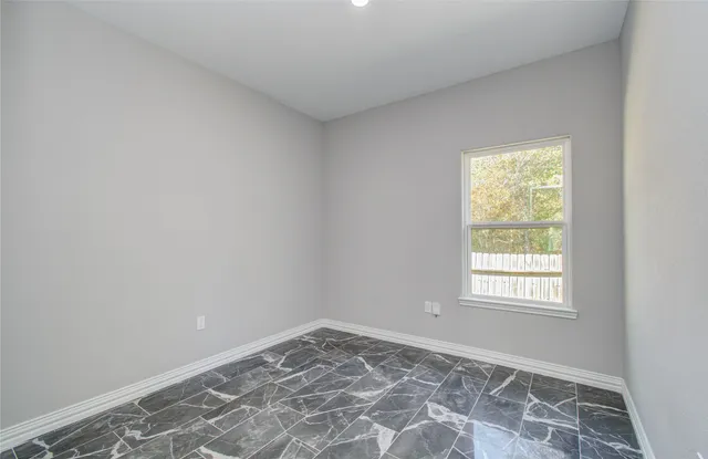 $1,750 | 898 Road 3556, Cleveland, TX 77327