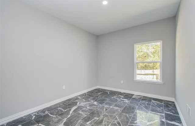 $1,750 | 898 Road 3556, Cleveland, TX 77327