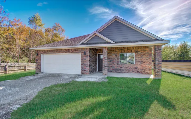 $1,750 | 898 Road 3556, Cleveland, TX 77327