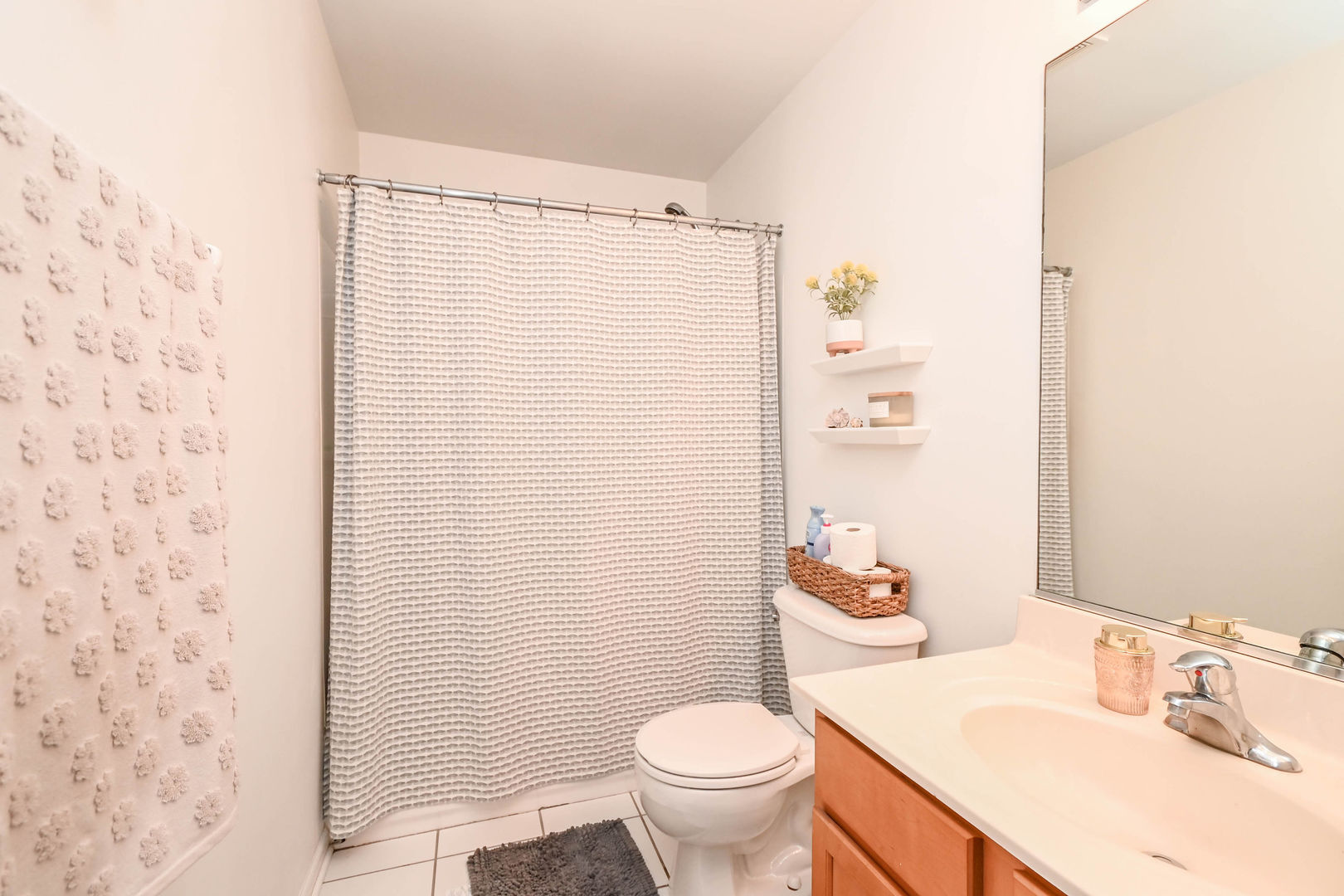 714 South Rosehall Lane Round Lake, IL 60073 - Photo 17 of 35 a bathroom with a sink toilet and shower