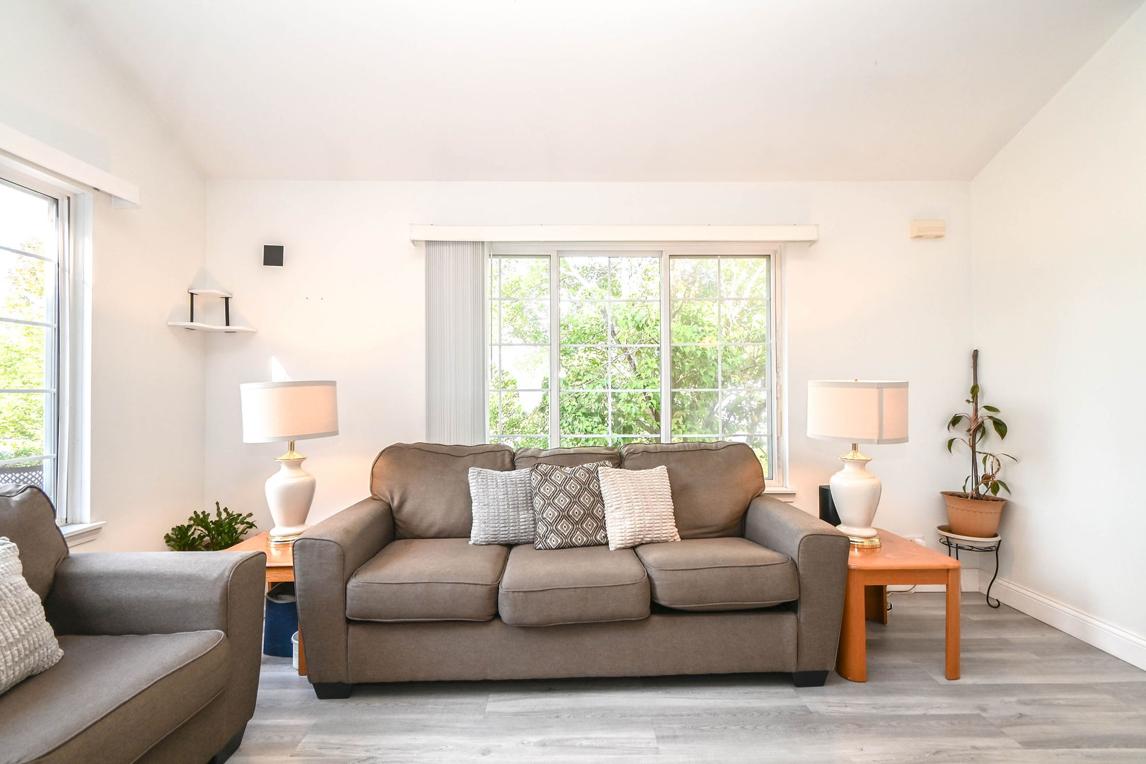 714 South Rosehall Lane Round Lake, IL 60073 - Photo 4 of 35 a living room with furniture and a large window