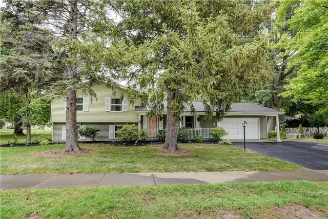 $2,795 | 232 Meadowbriar Road, Greece, NY 14616